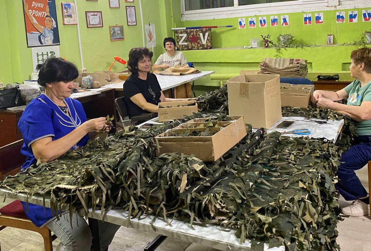 Саратовские серебряные волонтеры направили бойцам около 2 тысяч маскировочных сетей Саратовские серебряные волонтеры направили бойцам около 2 тысяч маскировочных сетей